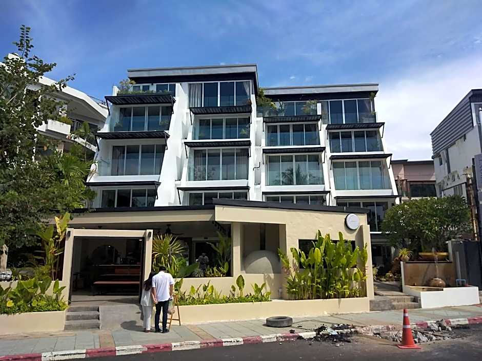 The Front Hotel and Apartments