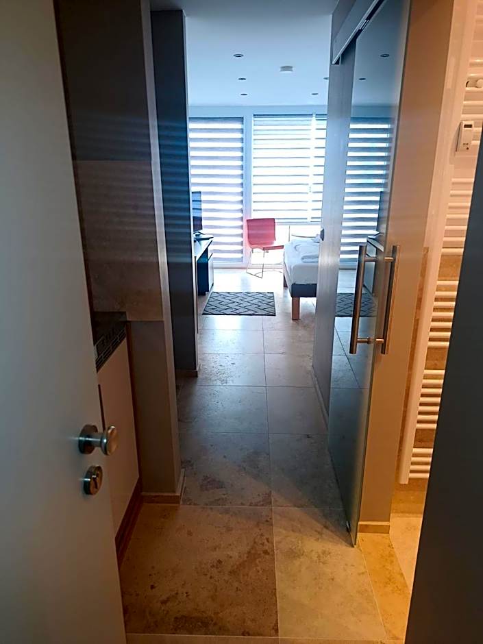 Photo 1 of 4 of 1 Bedroom Apartment, Balcony