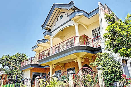 OYO 93108 Homestay H Syarif Syariah – RA Kartini