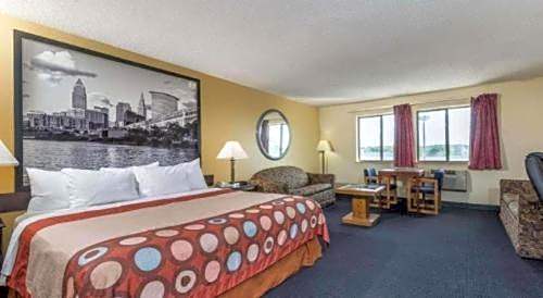 Super 8 by Wyndham Franklin/Middletown Area