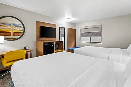 Queen Room with Two Queen Beds - Non-Smoking