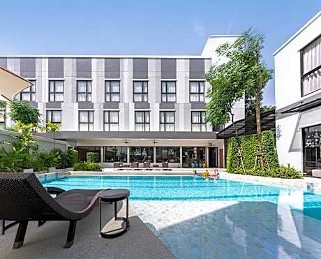 Gate43 Airport Hotel