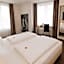 Manhattan Hotel