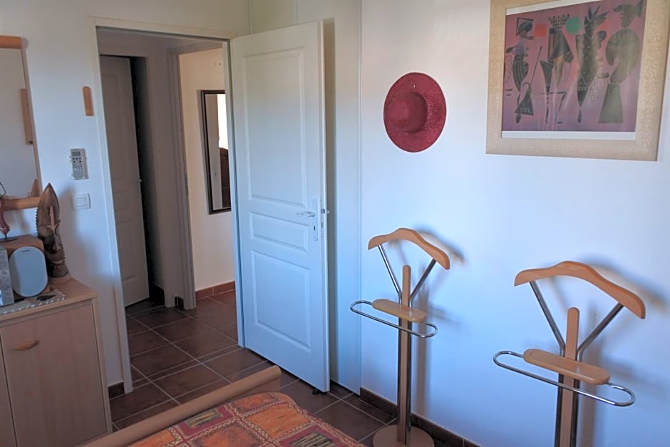 Patrimonio chambre avec commodités chez l’habitant