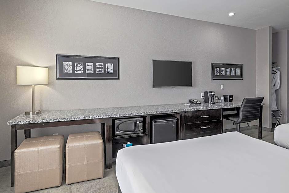 Home Inn & Suites Regina Airport
