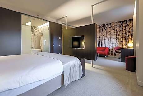 1 King Bed Suite Non-Smoking