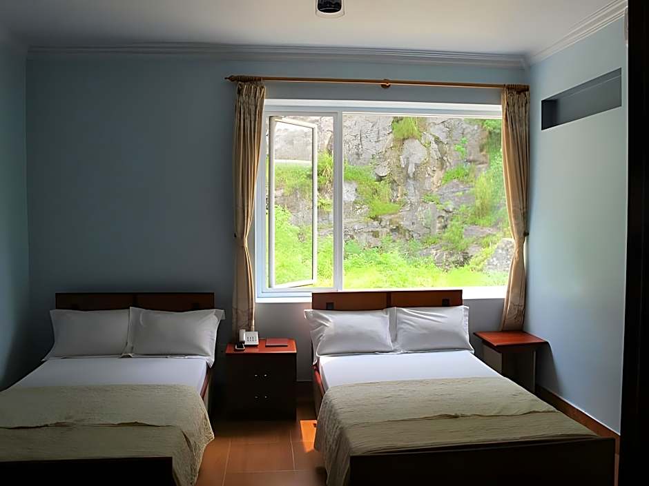 Ciao CatBa Hotel