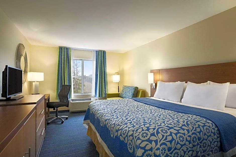 Days Inn & Suites by Wyndham Altoona