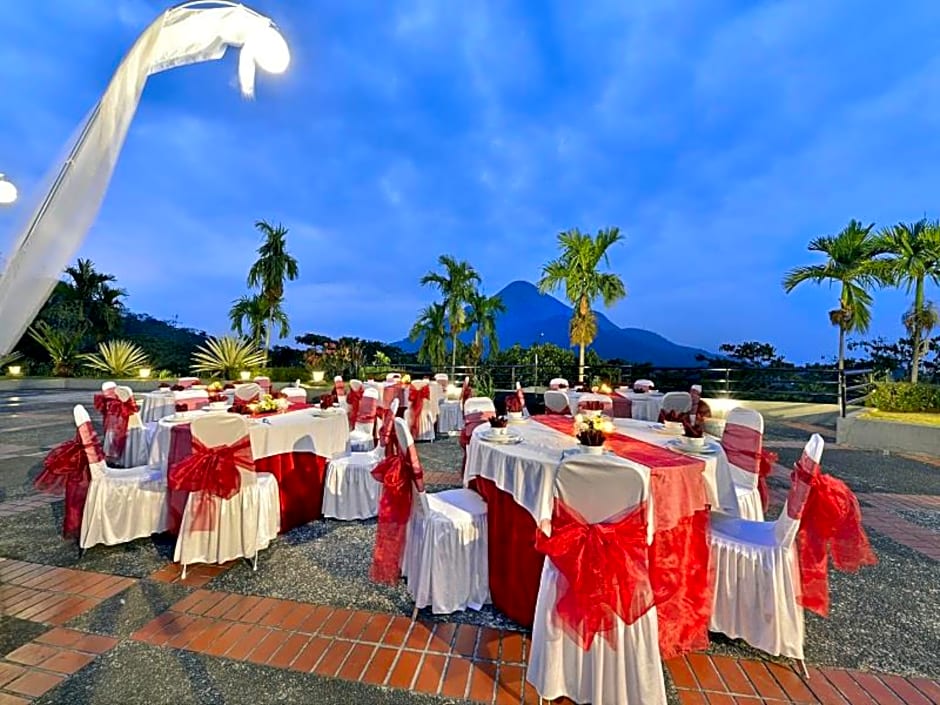 Grand Whiz Hotel Trawas