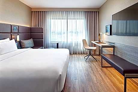 Deluxe Guest room, 1 King, Corner room