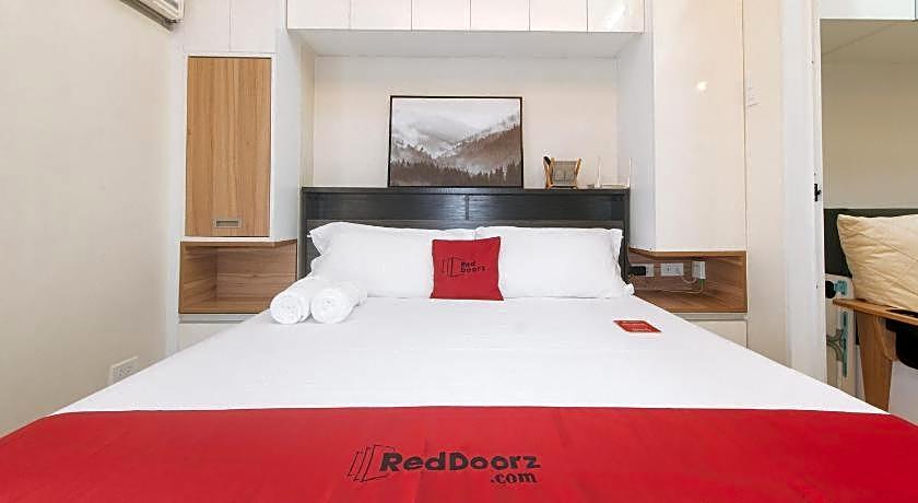 RedDoorz Plus @ YC Condotel - Viera Residences