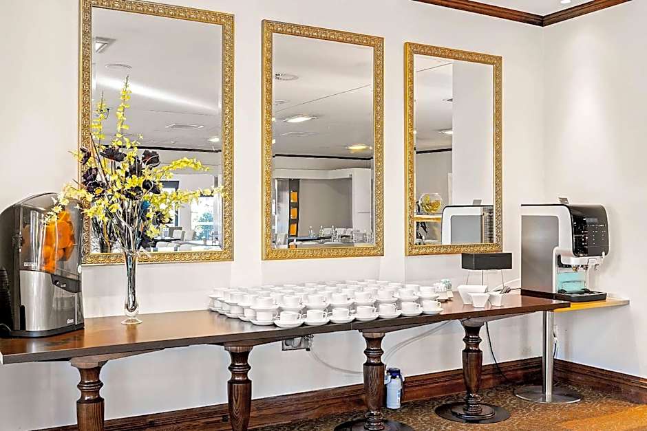 Hotel Elms Christchurch, an Ascend Collection Hotel