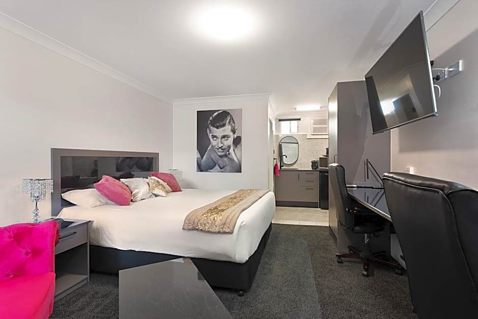Photo 1 of 11 of Deluxe 1 King Bed