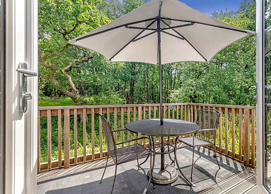 Charlesworth Lodges