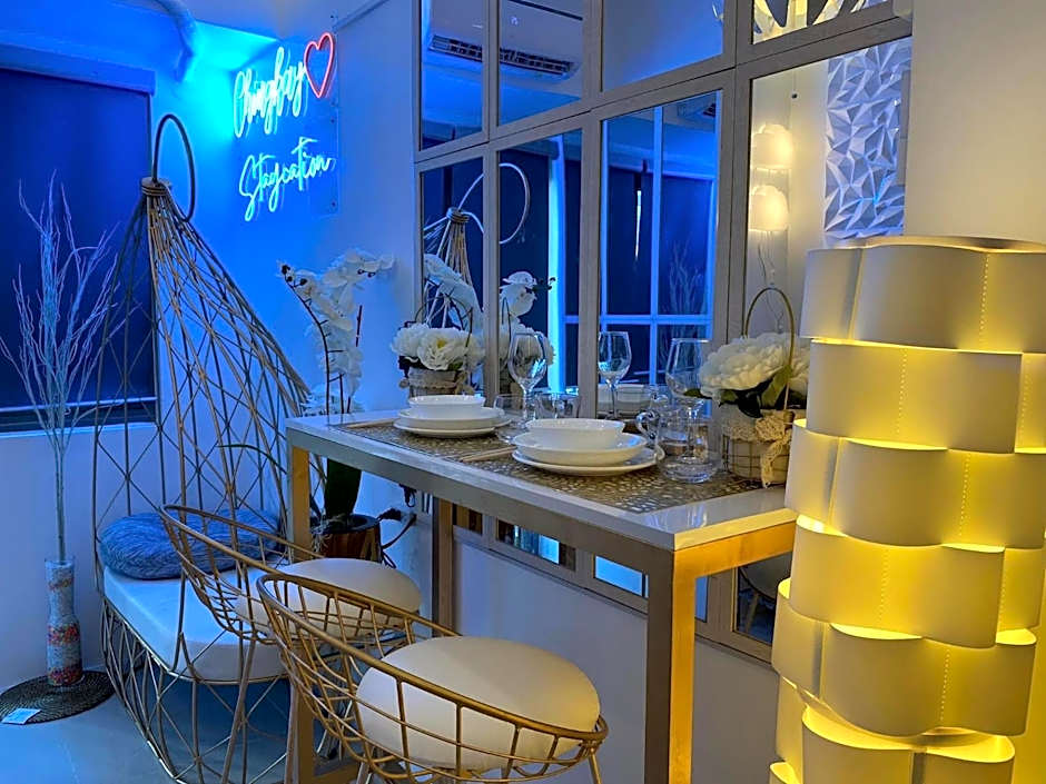 100mbps net,Unli Netflix in 75 inch tv in living room & Home Theater in Room