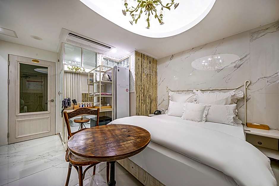 February Boutique Hotel Hwanggeum