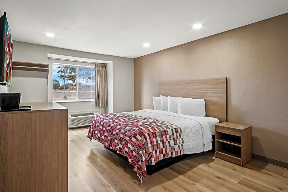 Red Roof Inn & Suites Euless - DFW Airport Southwest