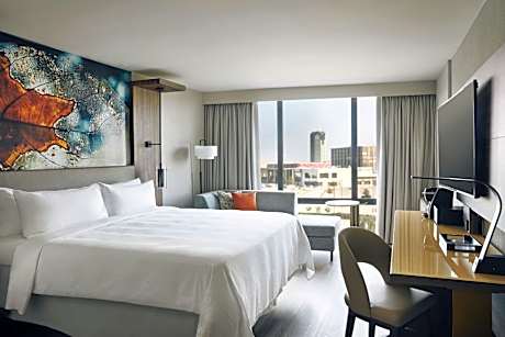 King Room with Roll-In Shower - Mobility and Hearing Accessible