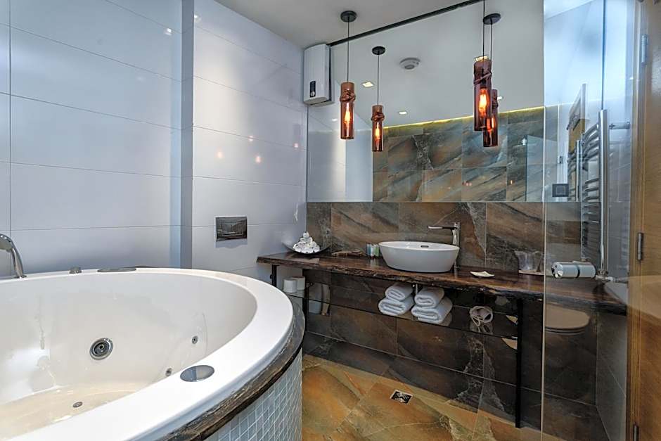 One Luxury Suites