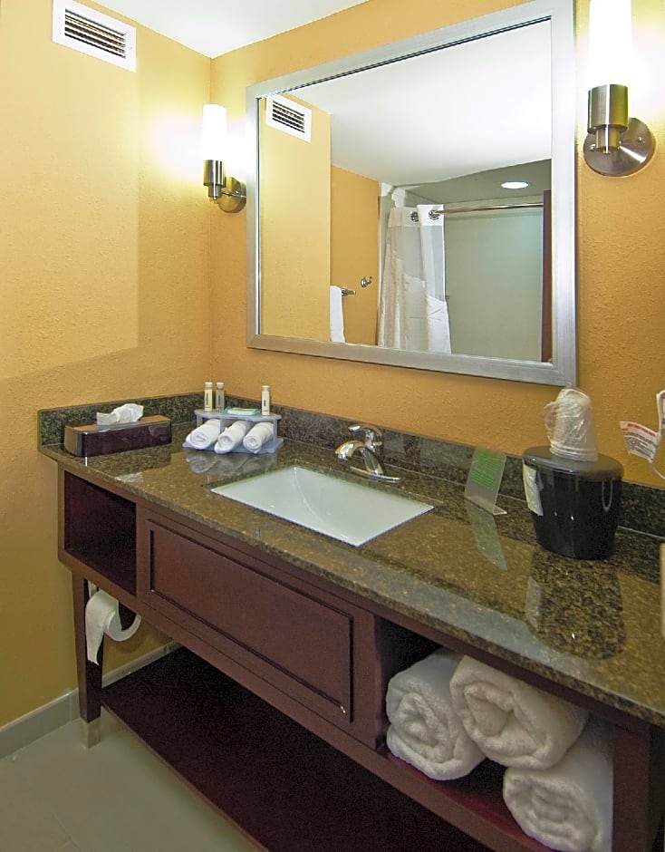 Holiday Inn Express & Suites Jackson/Pearl International Airport By IHG