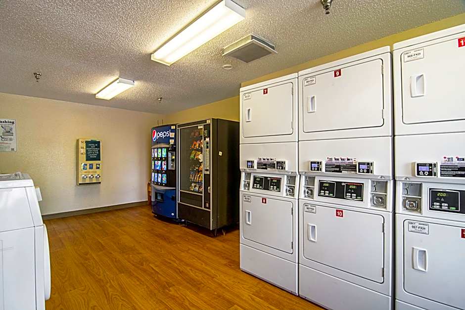 HomeTowne Studios Chicago - Waukegan