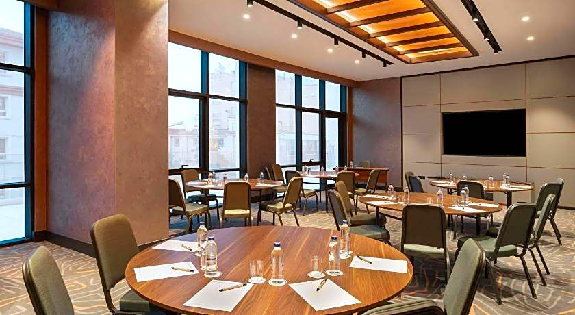Mövenpick Hotel Istanbul Marmara Sea
