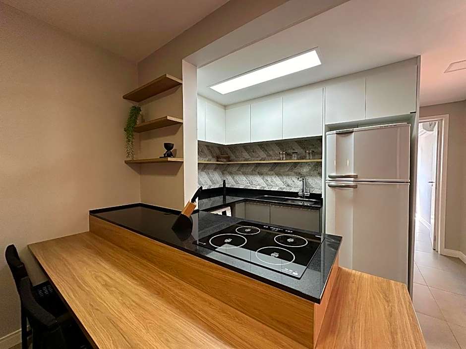 PE01- AP 1 Quarto Completo | Centro | Climatizado