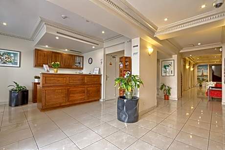 121 Paris Hotel