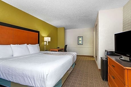 1 King Bed Suite Non-Smoking