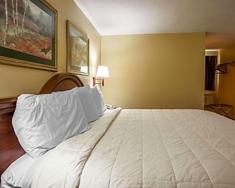 1 King Bed, Smoking
