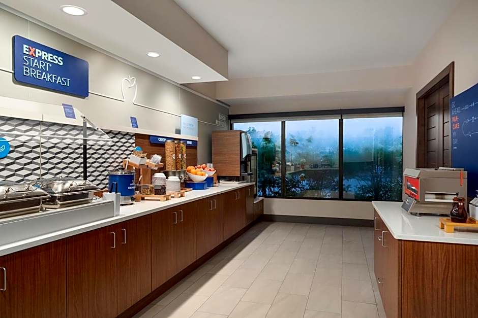 Holiday Inn Express Painted Post By IHG