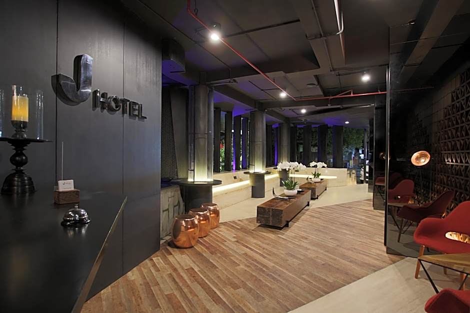 J Hotel Kuta