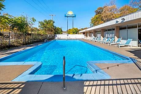 Days Inn by Wyndham Dubuque