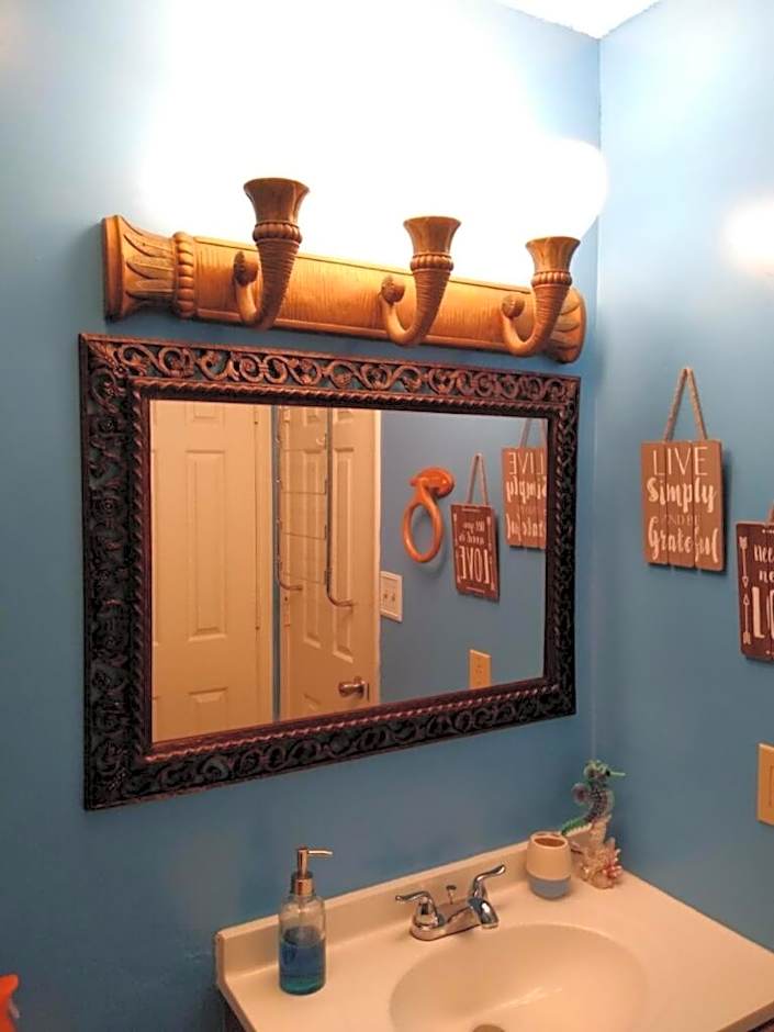Charming SPI family condo - walking distance to the beach, Sleeps 6, Third Floor, 2026 Traveler Award
