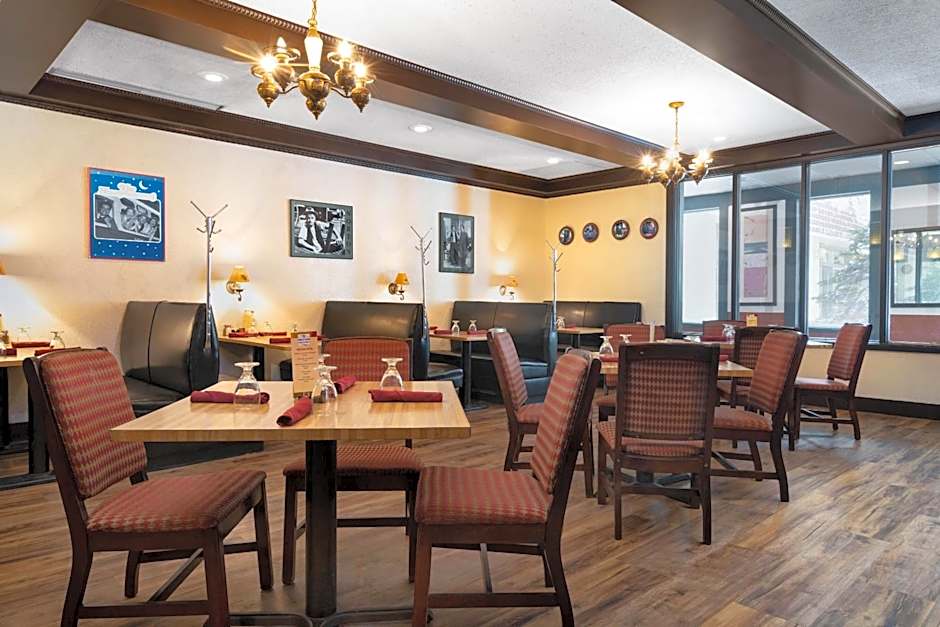 Ramada by Wyndham Albert Lea
