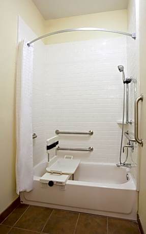 One-Bedroom Queen Room - Disability Access Tub/Non-Smoking