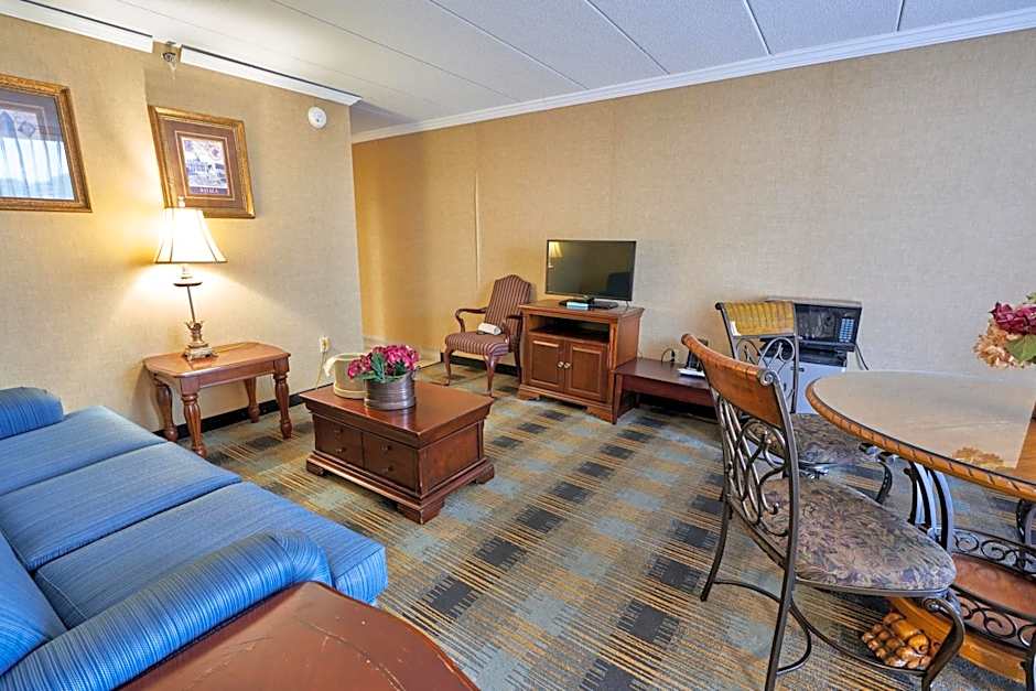Riverview Inn & Suites