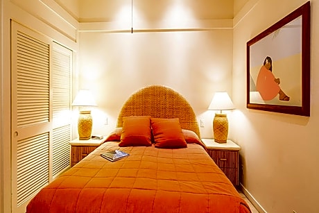 ONE BEDROOM OCEAN VIEW SUITE