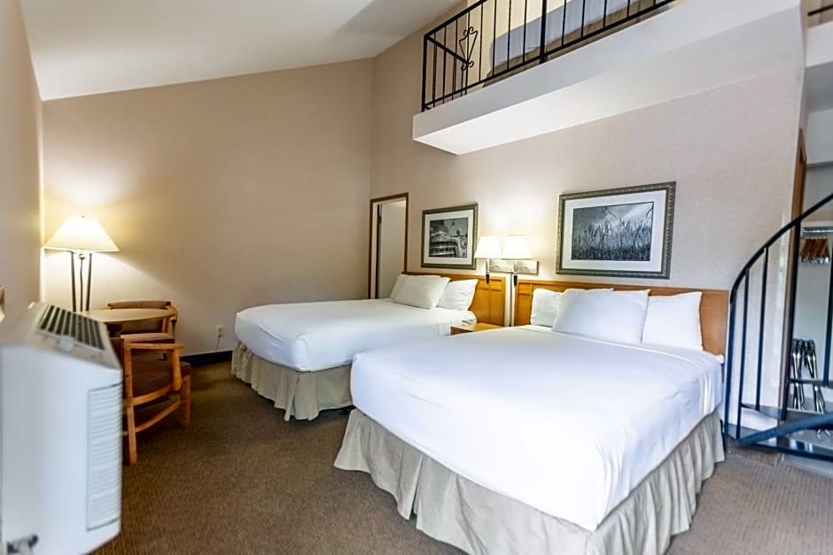 RiverTree Inn & Suites