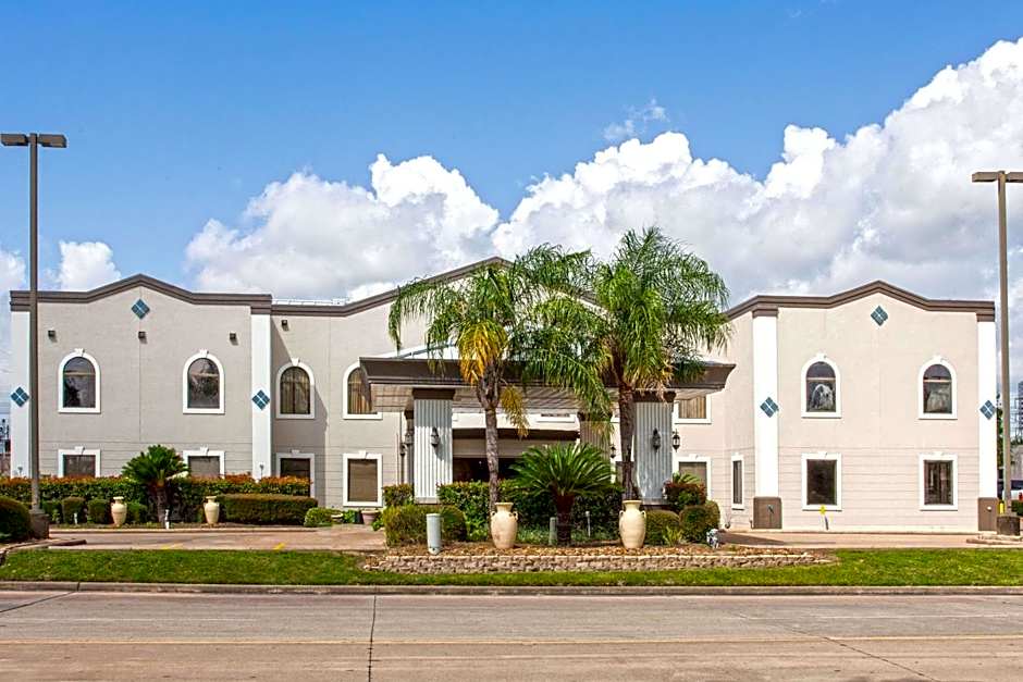 Days Inn & Suites by Wyndham Webster NASA-ClearLake-Houston