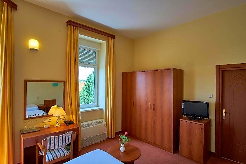 Hotel Vila Ružica- glavna zgrada i depandanse