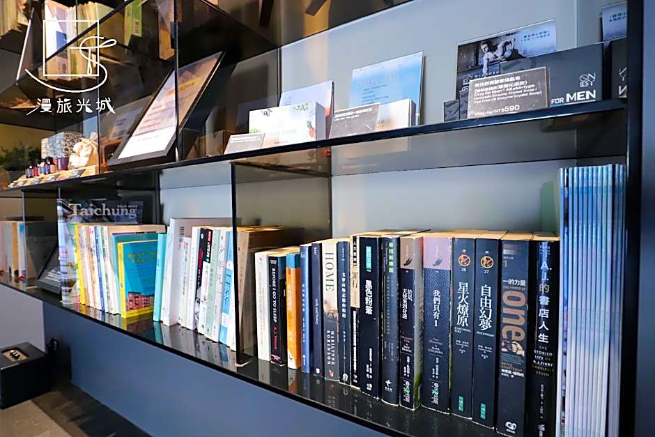 Slow Town Hotel - Glowing