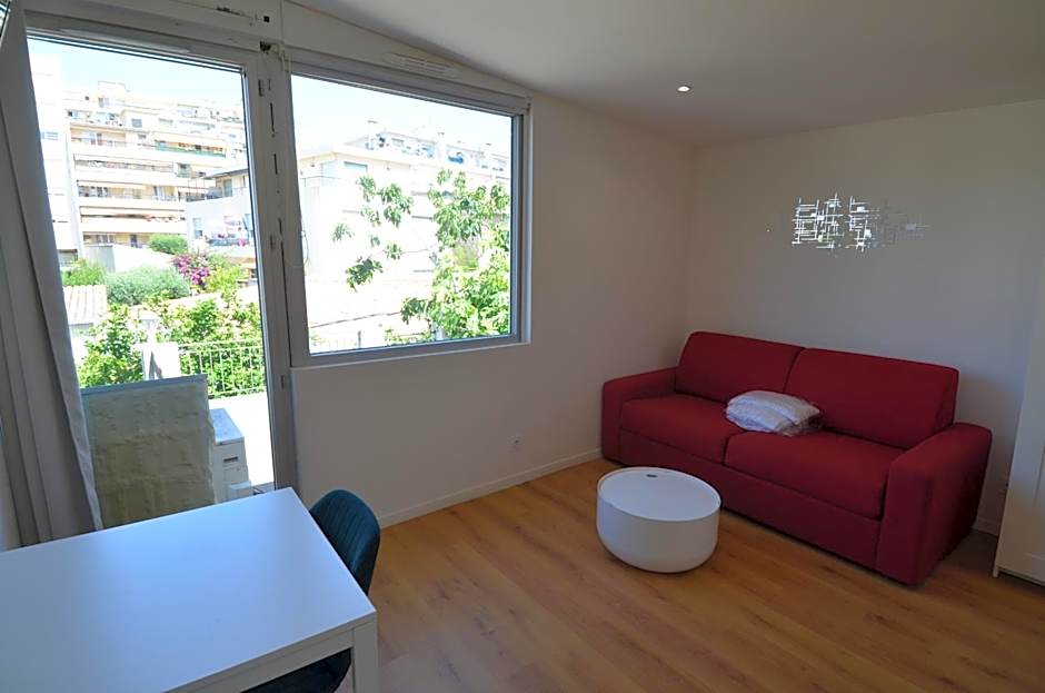STUDIO CASSIN - next to tramway line 2 near airport