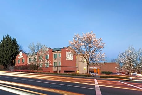 DoubleTree by Hilton Portland Tigard