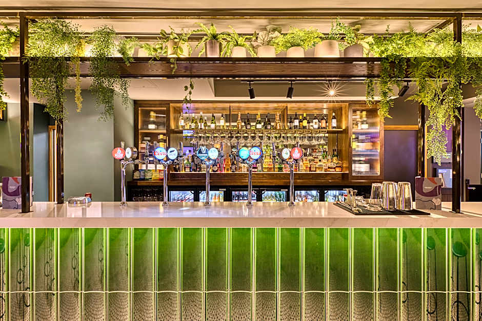 Premier Inn Cardiff City Centre (Queen Street)