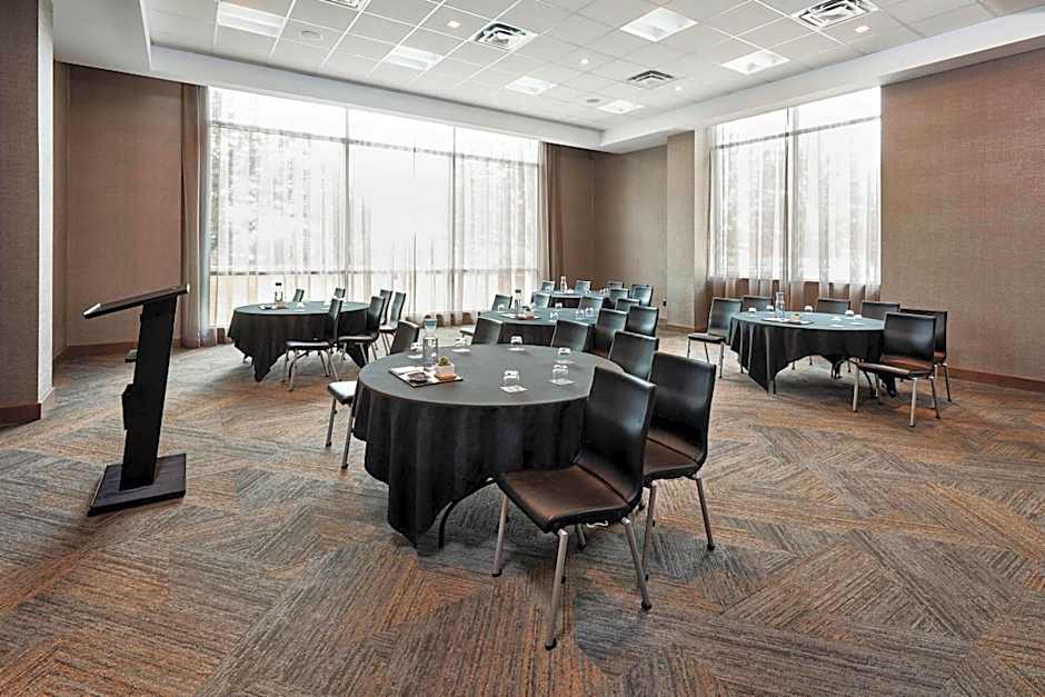 AC Hotel by Marriott Cincinnati at The Banks