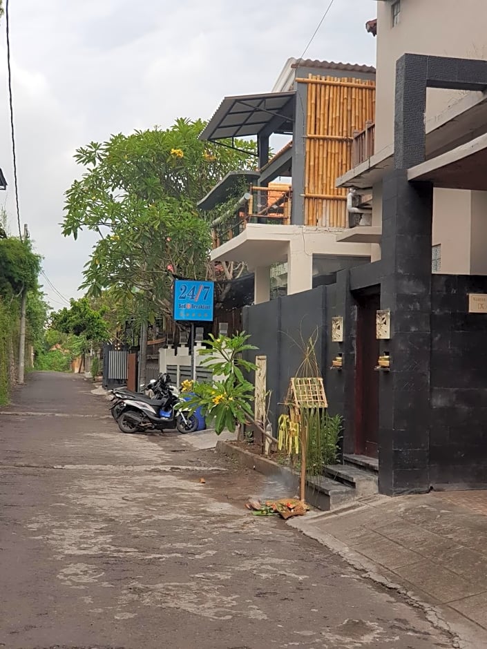 Twenty4Seven Bed & Breakfast – Jimbaran, CO
