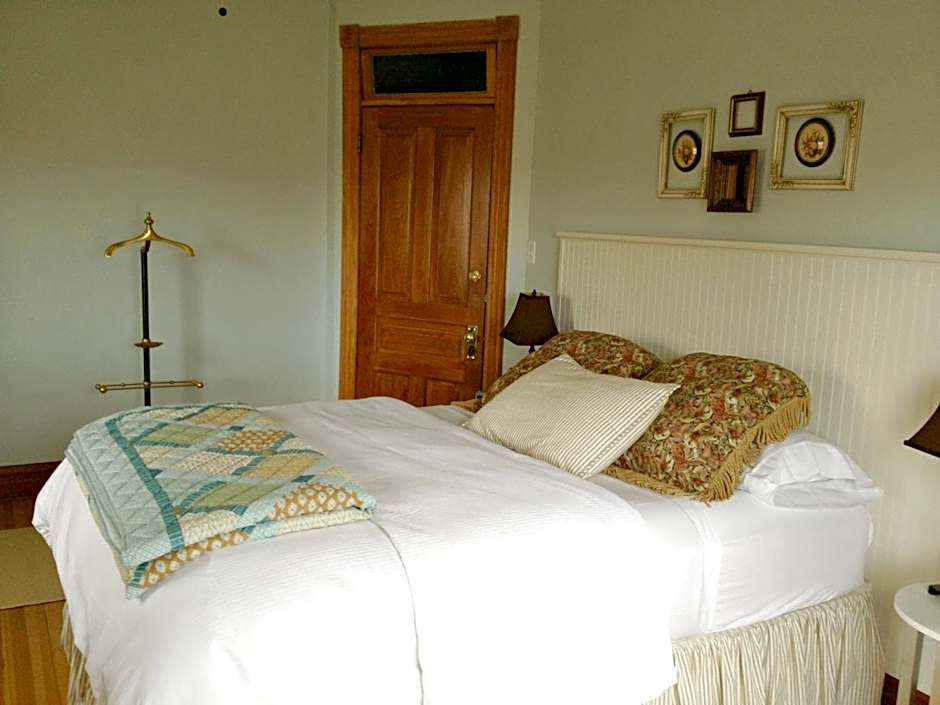 The Inn at Ragged Edge