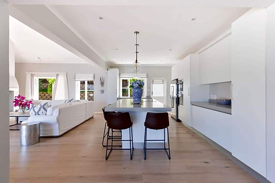 Sublime Five Bed Property In Glorious Setting