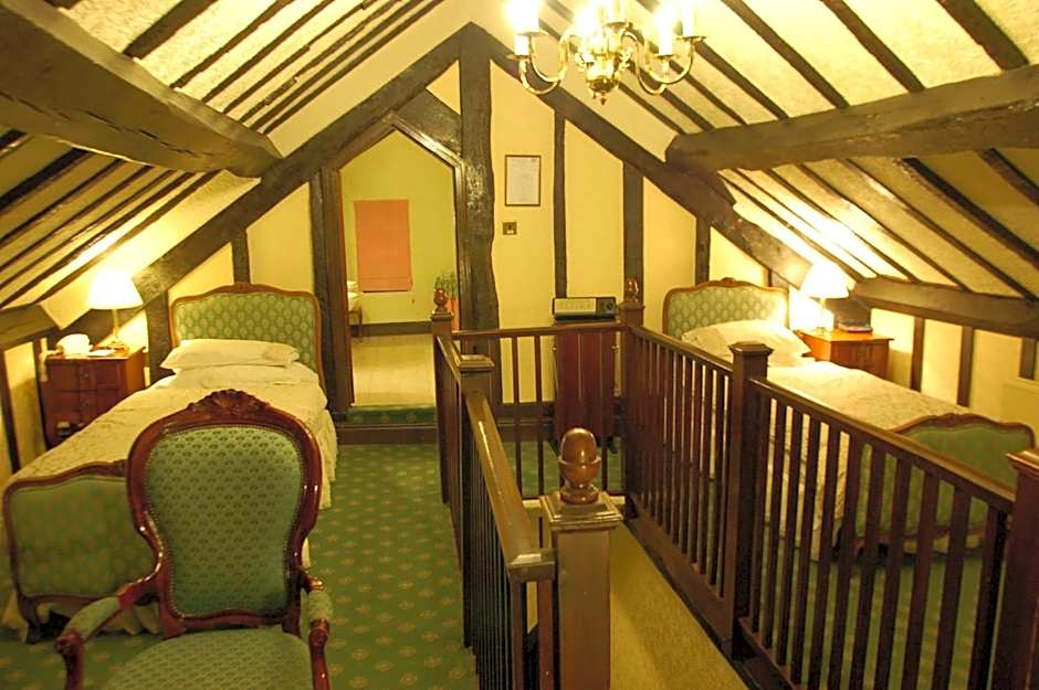 Albright Hussey Manor